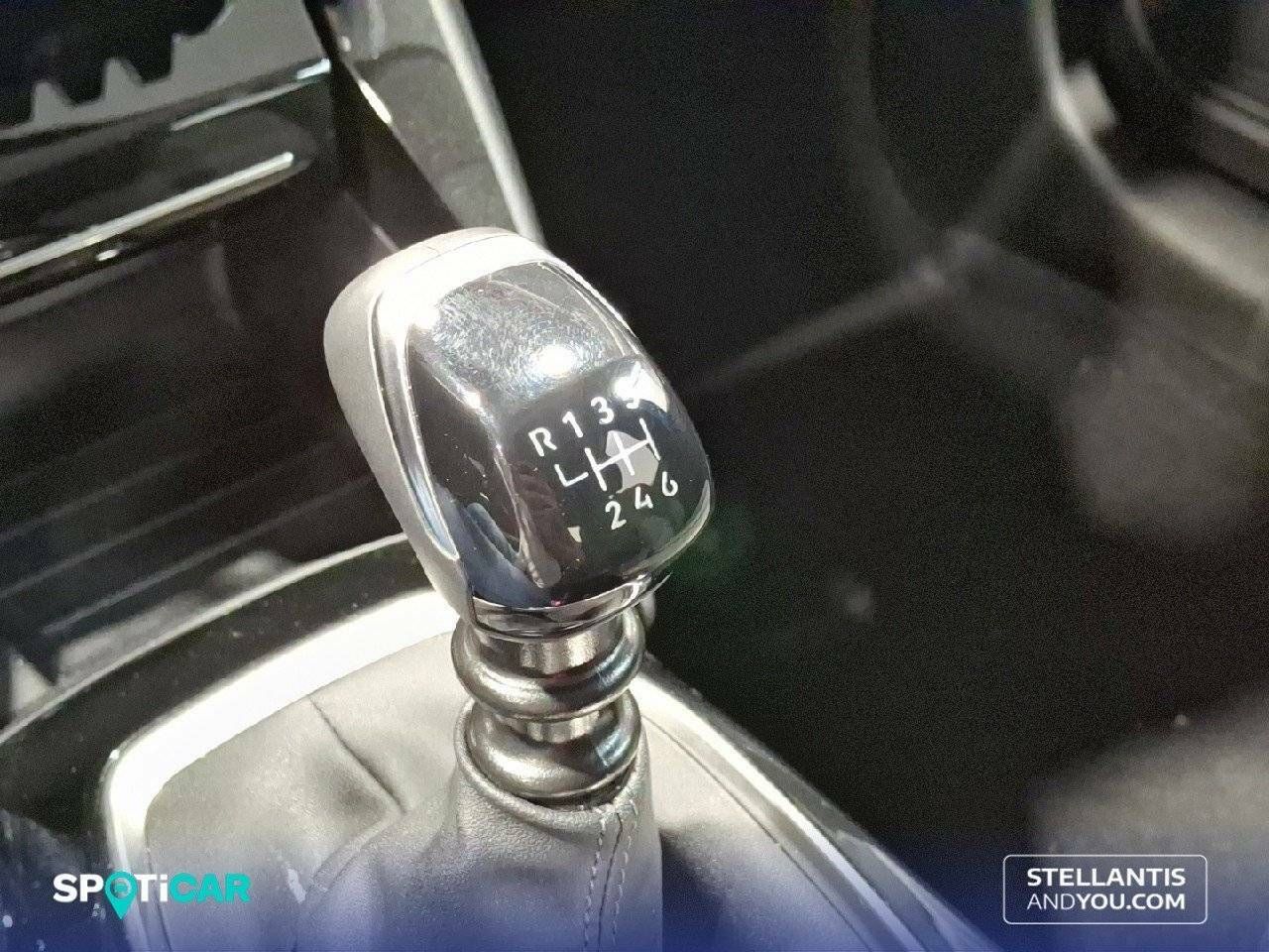 Foto Peugeot 208 21
