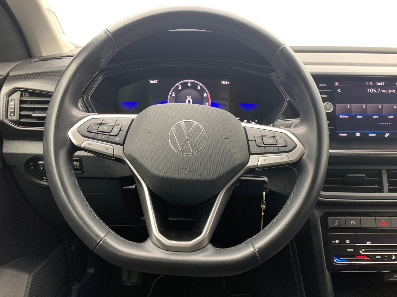Foto Volkswagen T-Cross 15