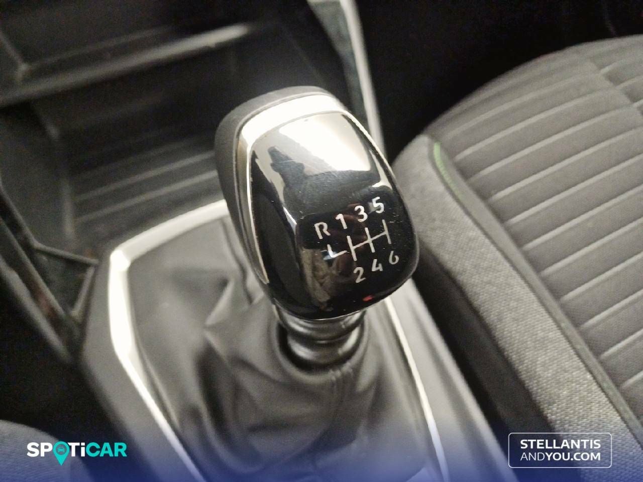 Foto Peugeot 208 12