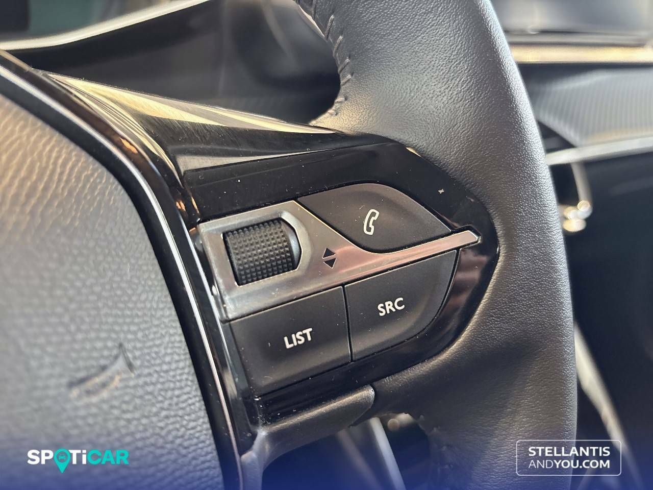 Foto Peugeot 208 14