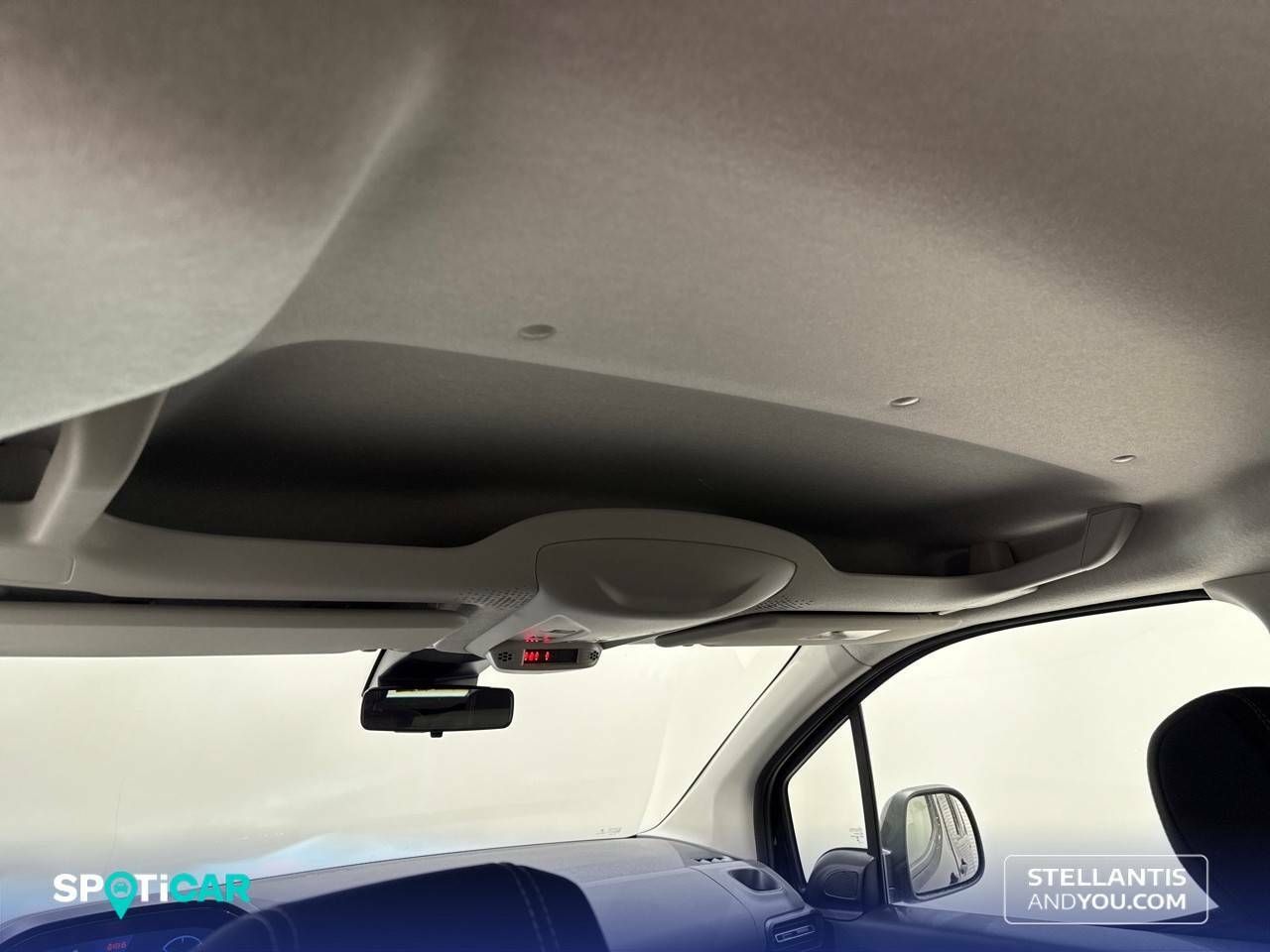 Foto Peugeot Rifter 23
