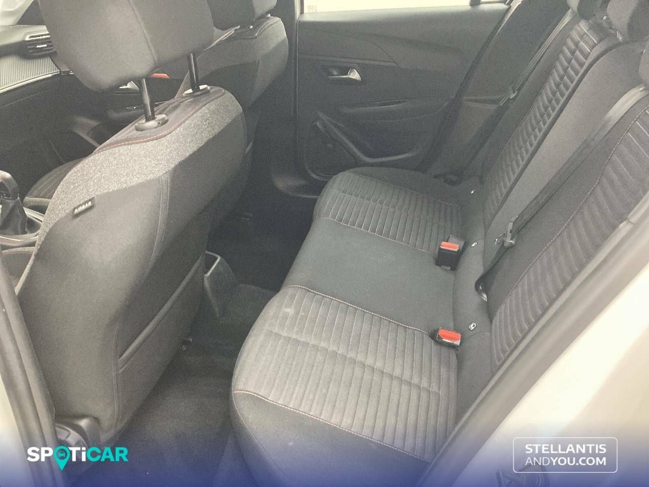 Foto Peugeot 208 10