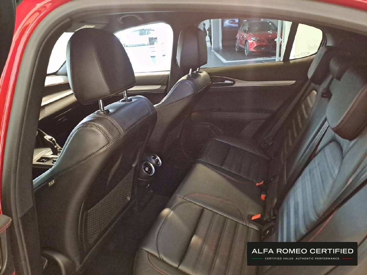 Foto Alfa Romeo Stelvio 10