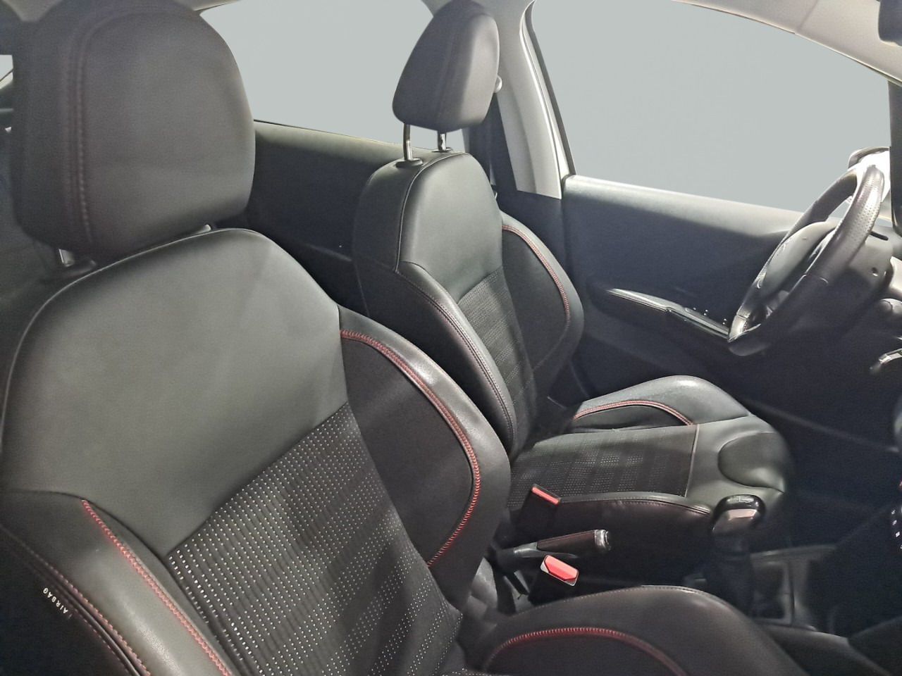 Foto Peugeot 208 9