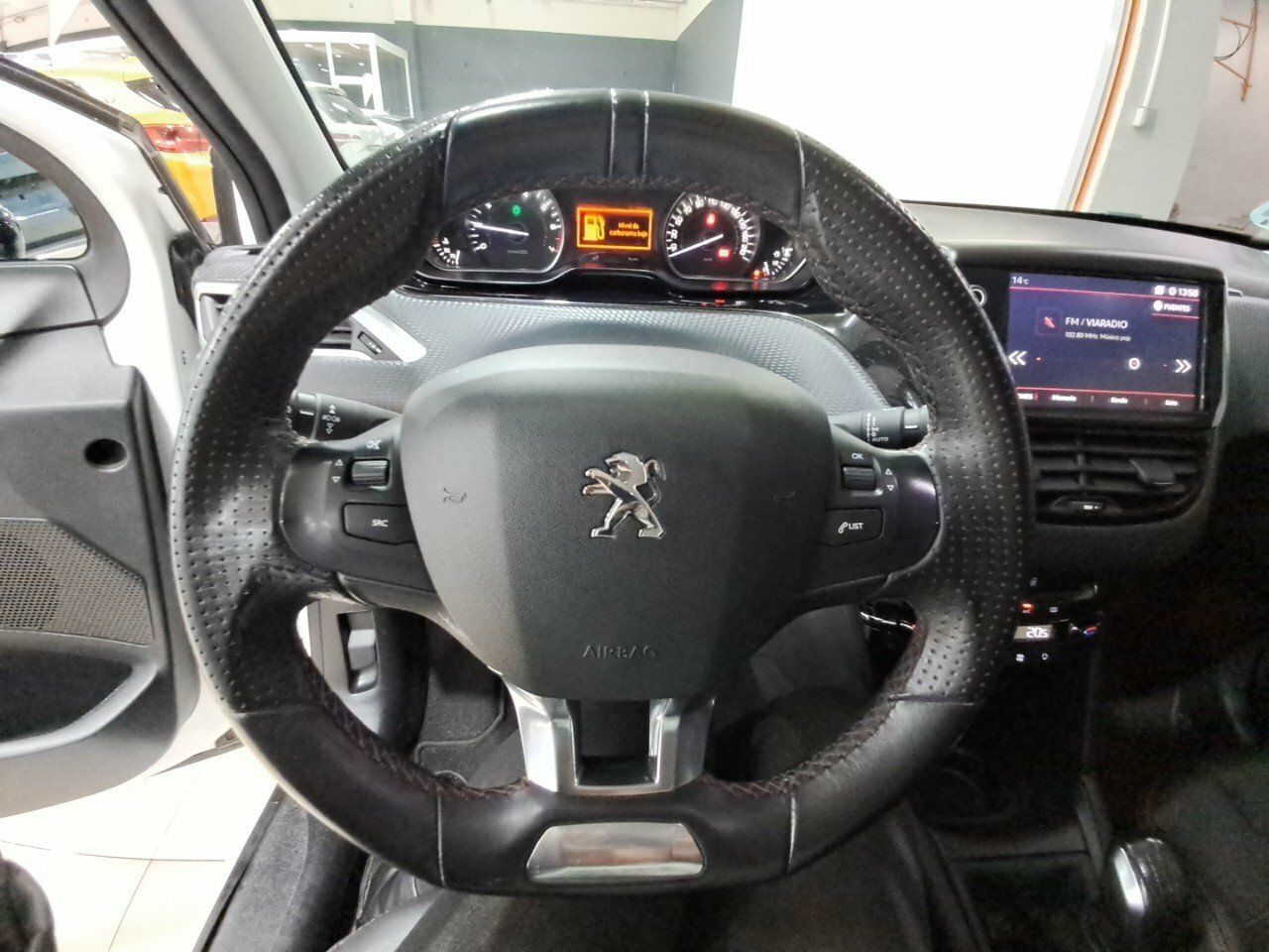 Foto Peugeot 208 11