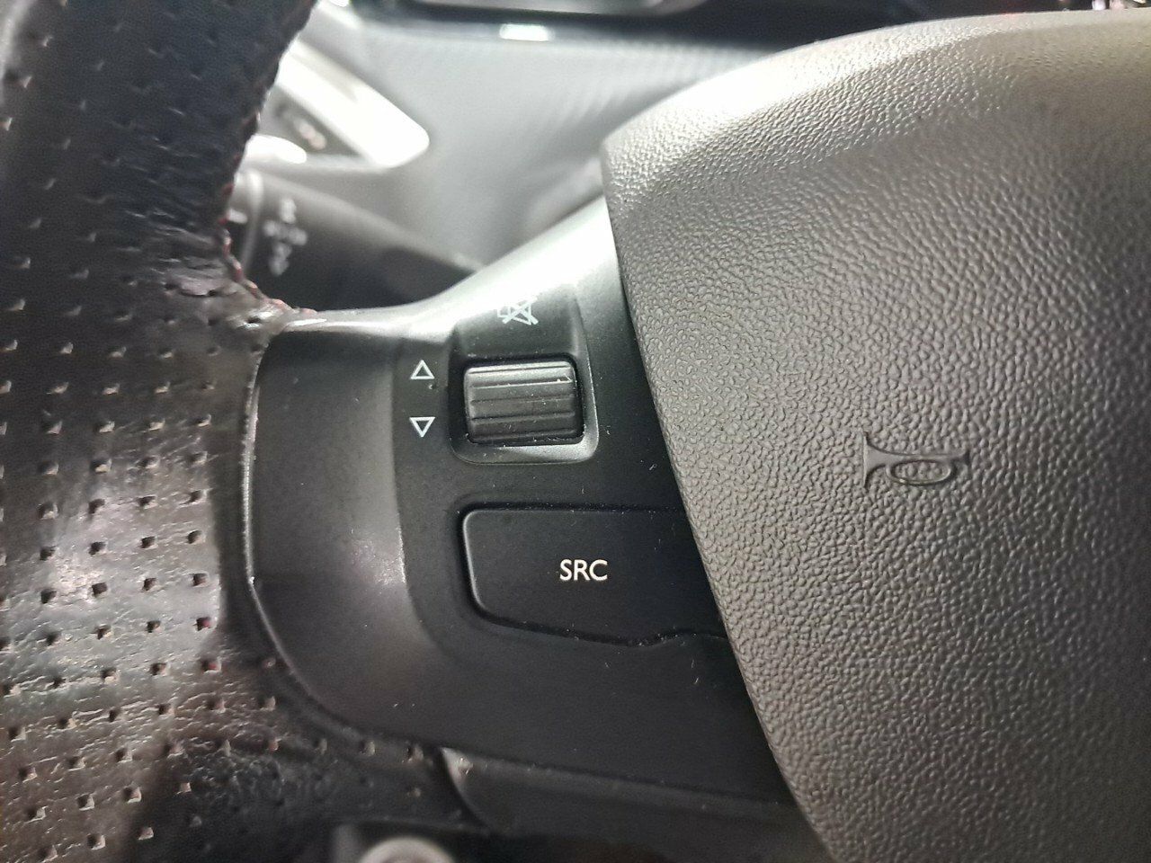 Foto Peugeot 208 12