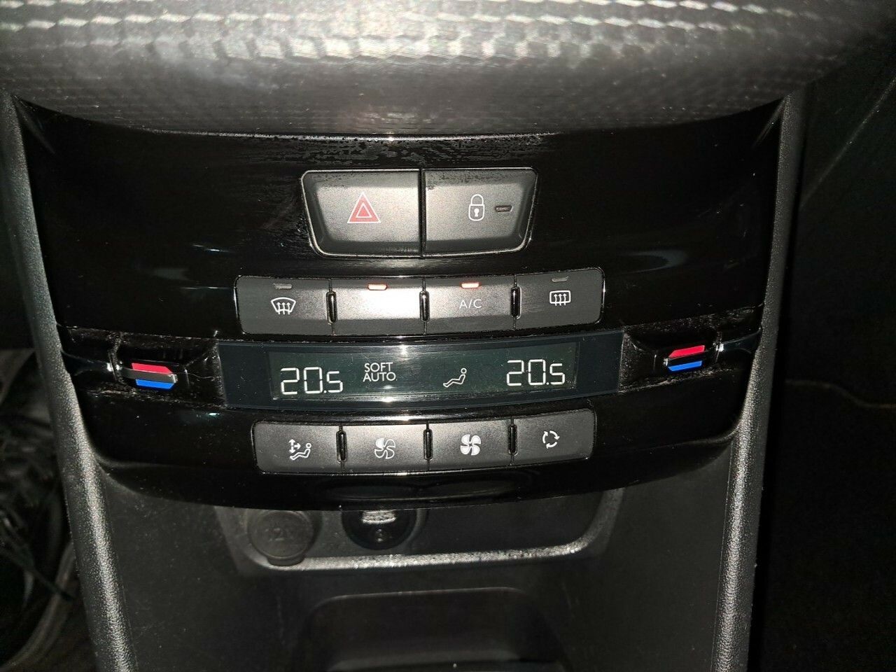 Foto Peugeot 208 17