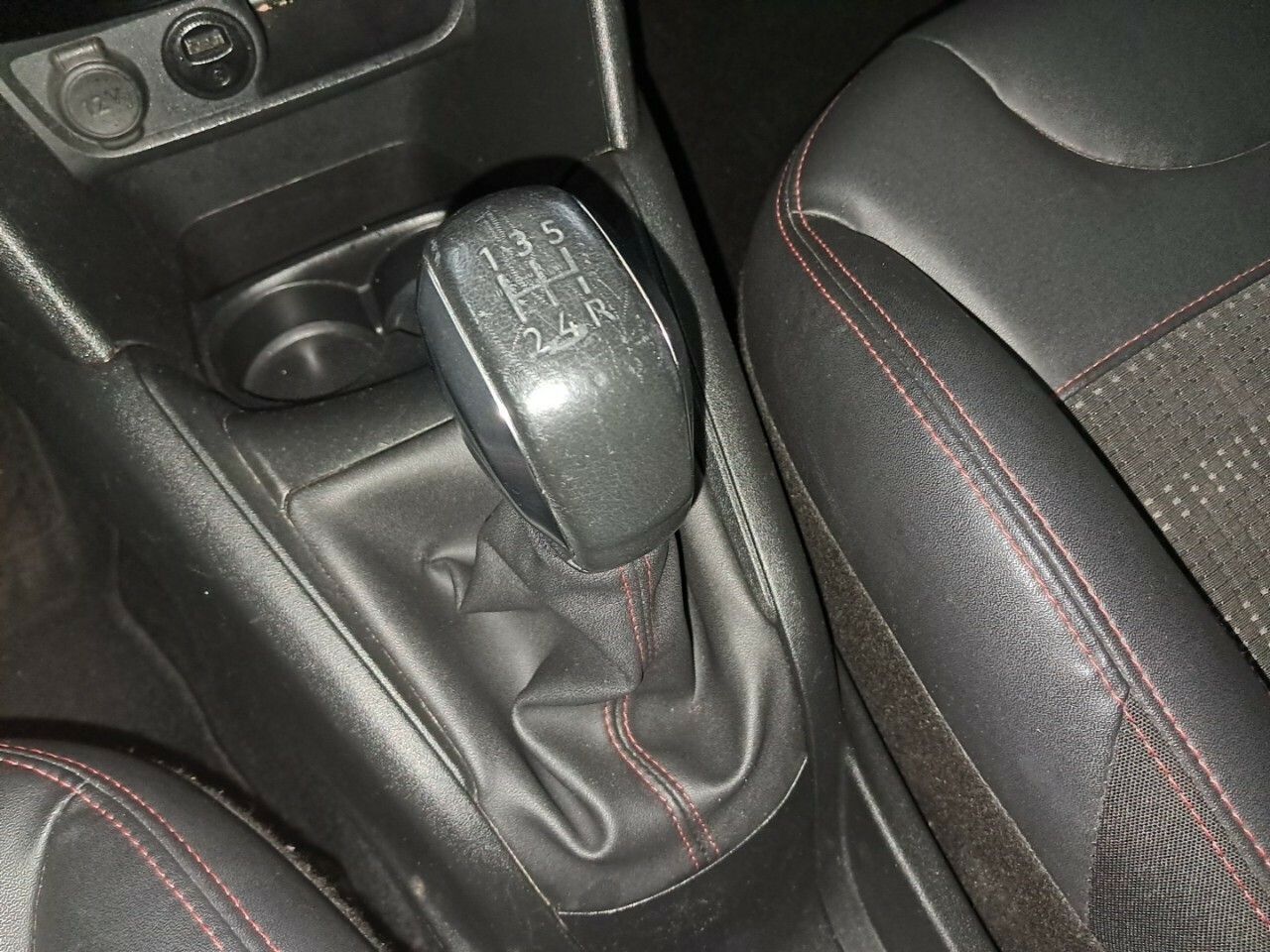 Foto Peugeot 208 18