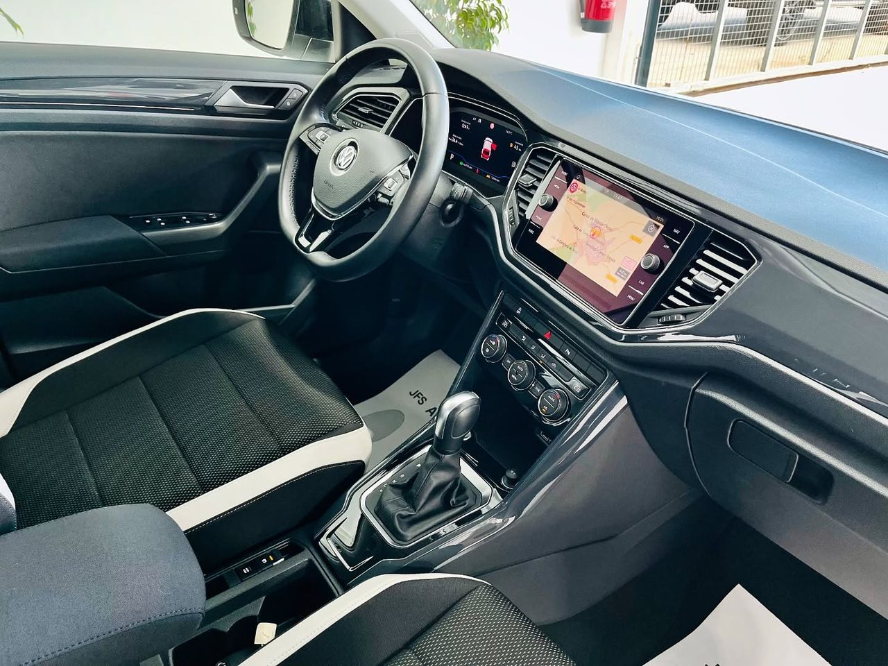 Foto Volkswagen T-Roc 10