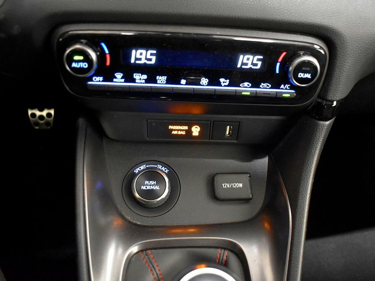 Foto Toyota Yaris 9