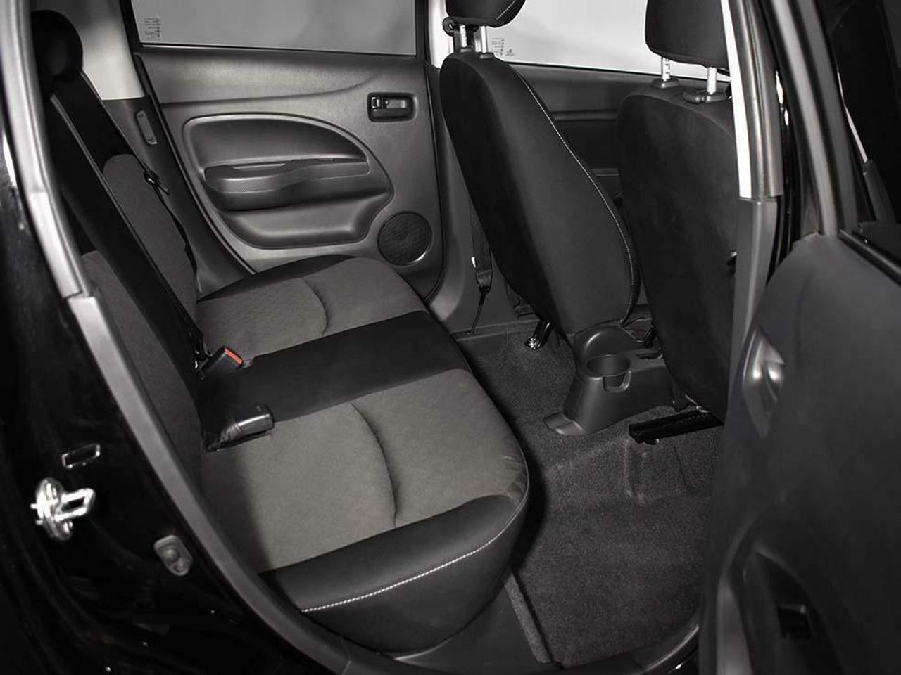 Foto Mitsubishi Space Star 11