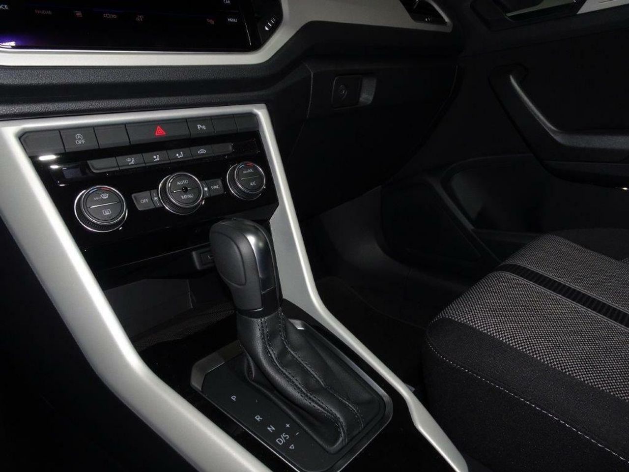 Foto Volkswagen T-Roc 12