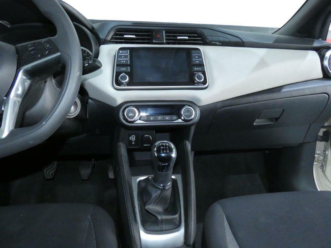 Foto Nissan Micra 12