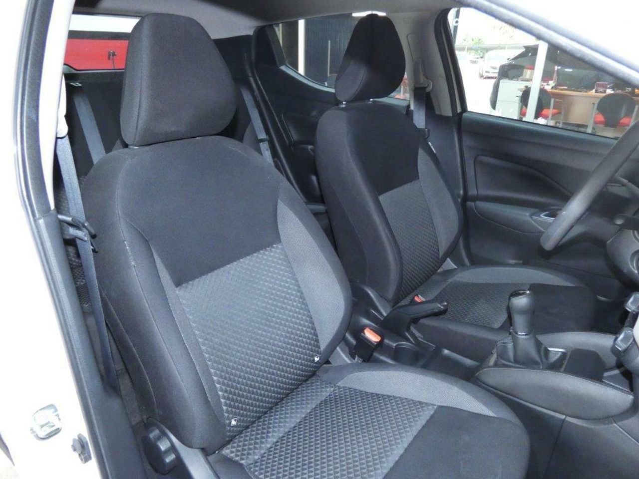 Foto Nissan Micra 14