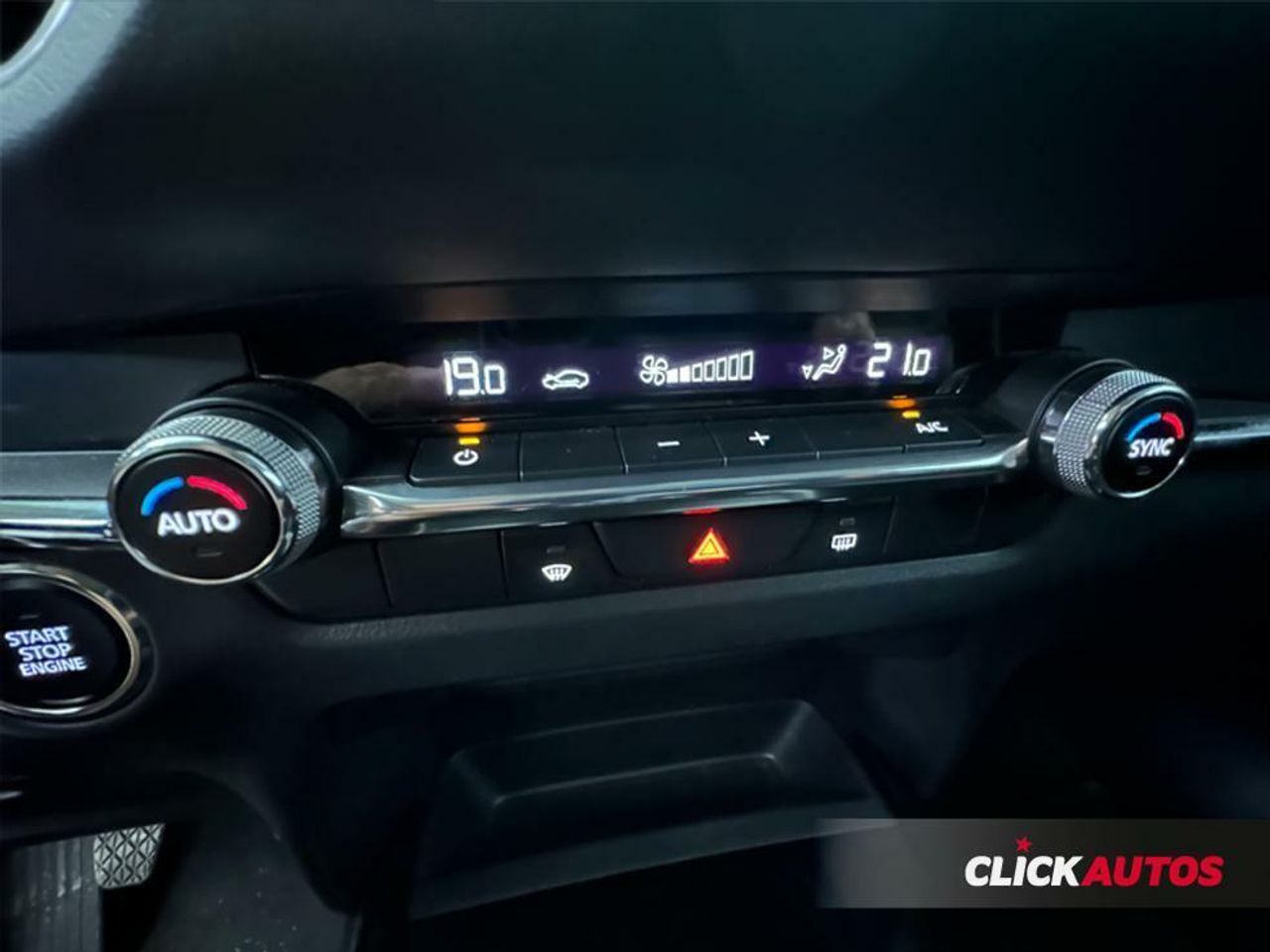 Foto Mazda CX-30 14