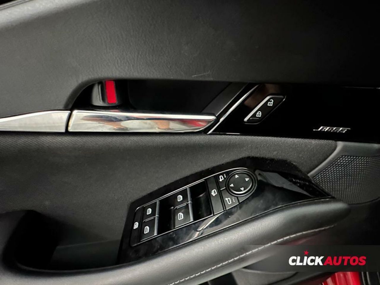 Foto Mazda CX-30 16