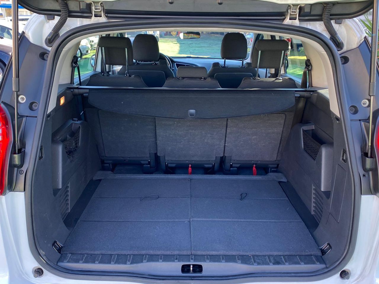 Foto Peugeot 5008 16