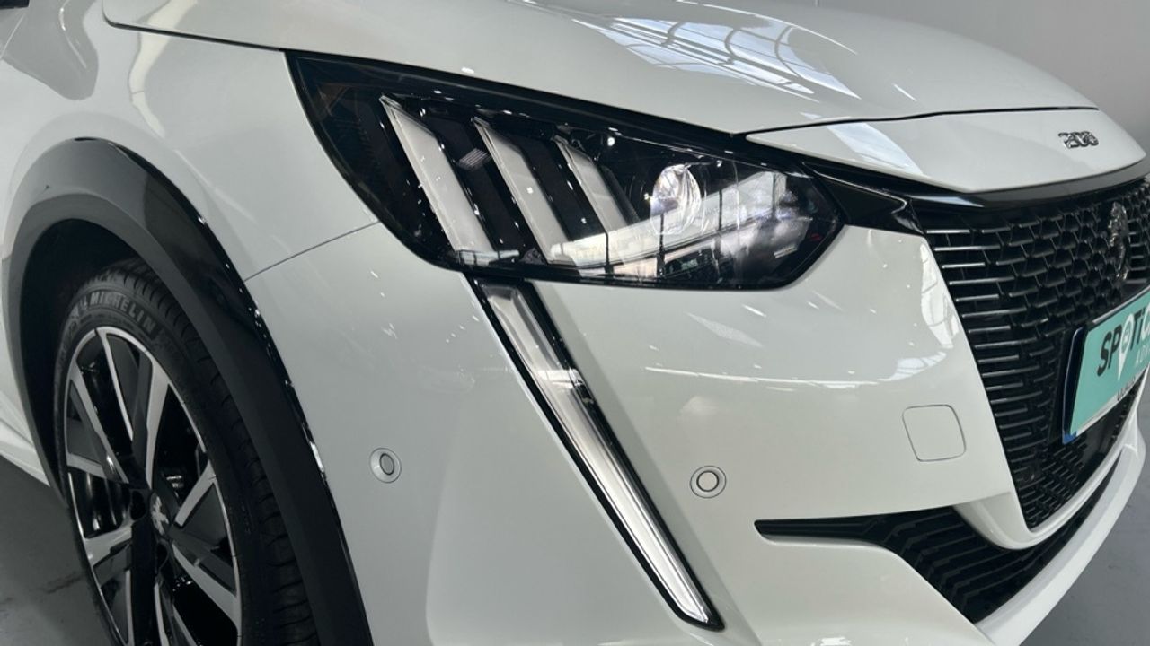 Foto Peugeot 208 31