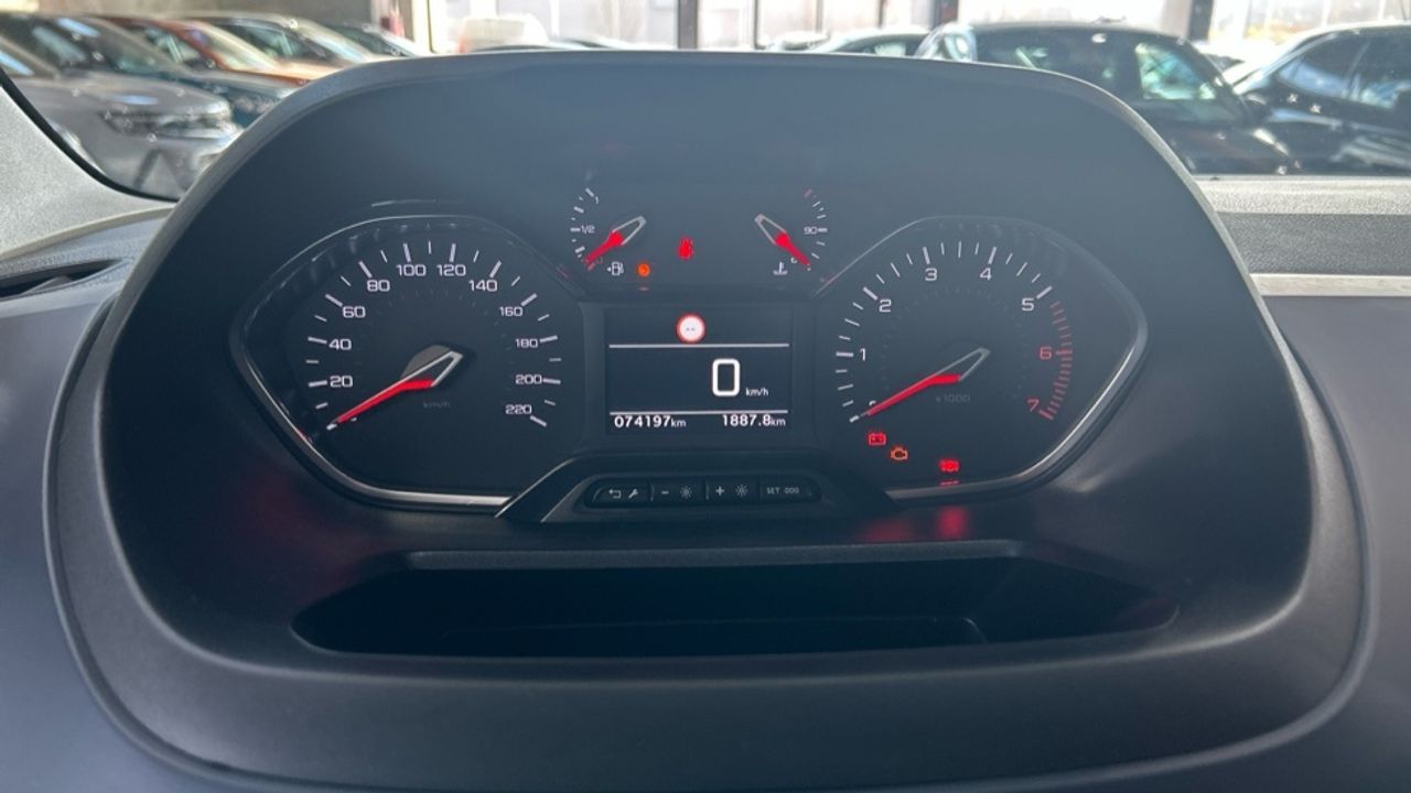 Foto Peugeot Rifter 10