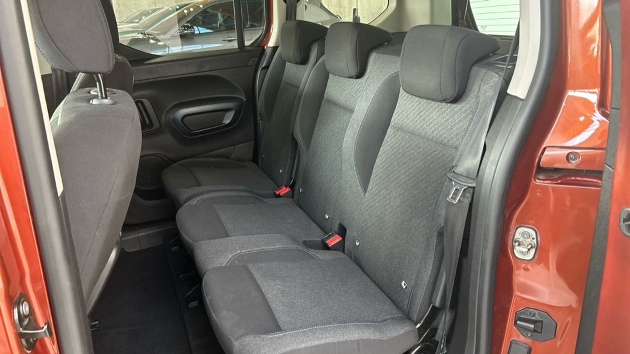 Foto Peugeot Rifter 12
