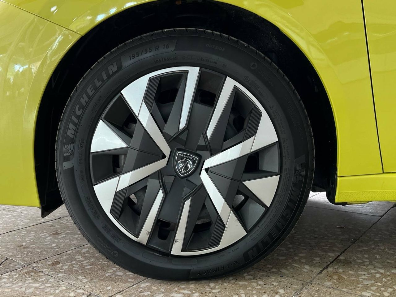 Foto Peugeot 208 11