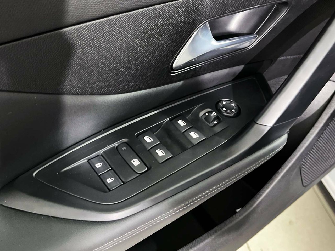 Foto Peugeot 408 27