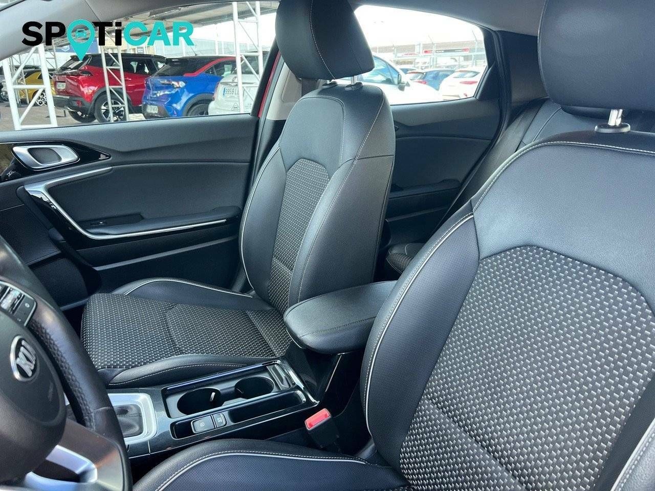 Foto Kia XCeed 26