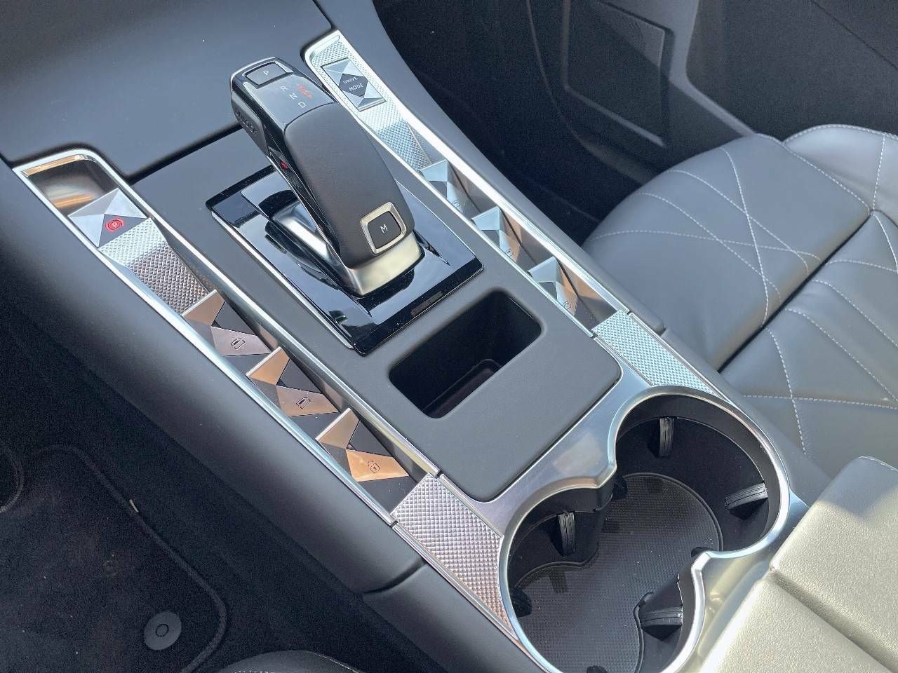 Foto DS Automobiles DS 7 14