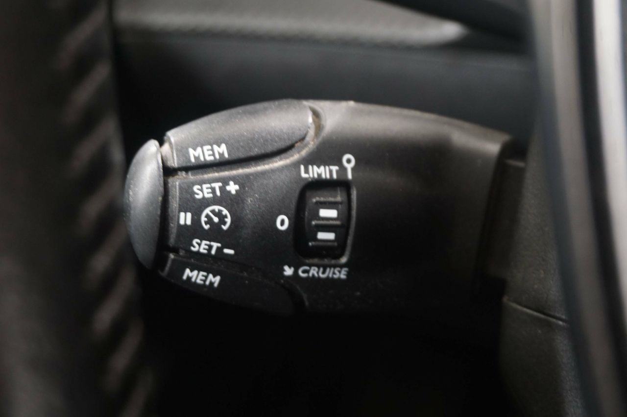 Foto Peugeot 208 13