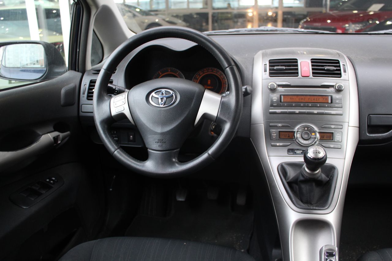 Foto Toyota Auris 11