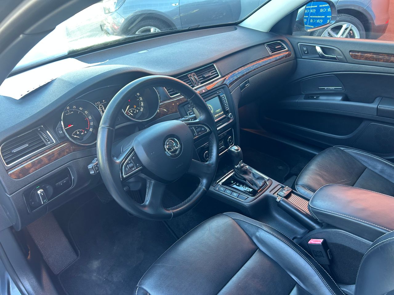 Foto Skoda Superb 9