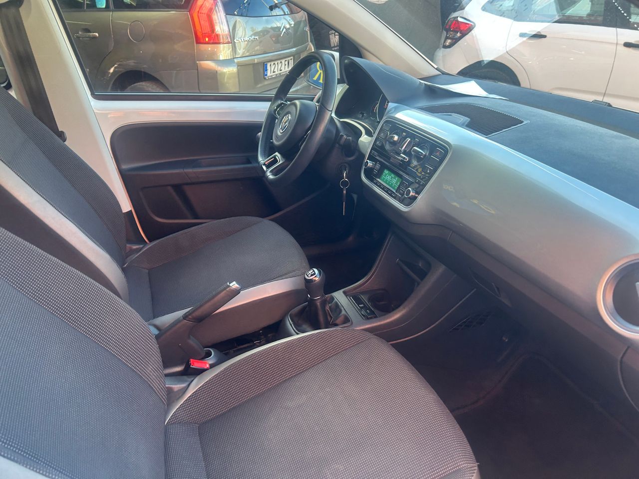 Foto Volkswagen Up 24