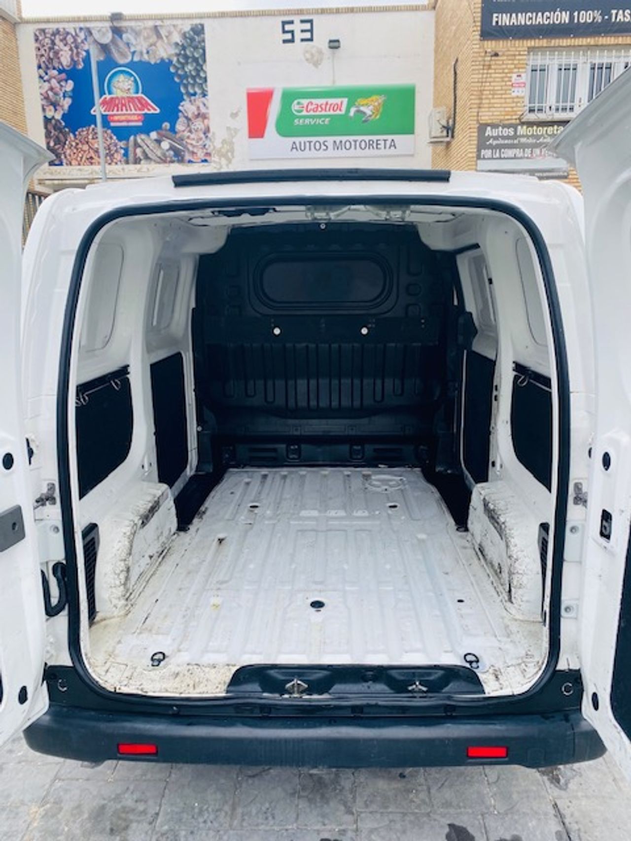 Foto Nissan e-NV200 11
