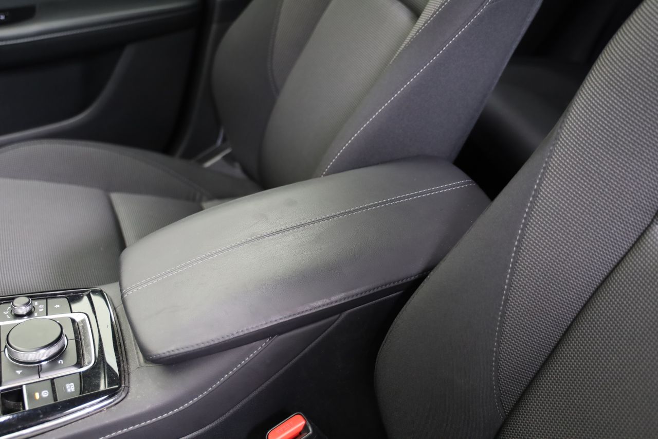 Foto Mazda CX-30 14