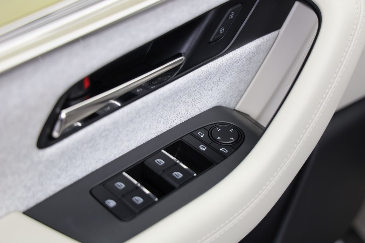 Foto Mazda CX-80 30