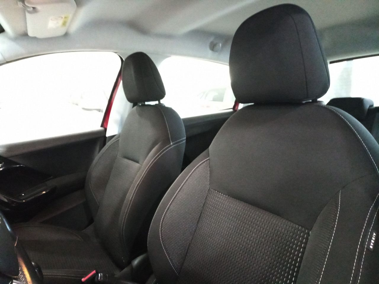 Foto Peugeot 208 19