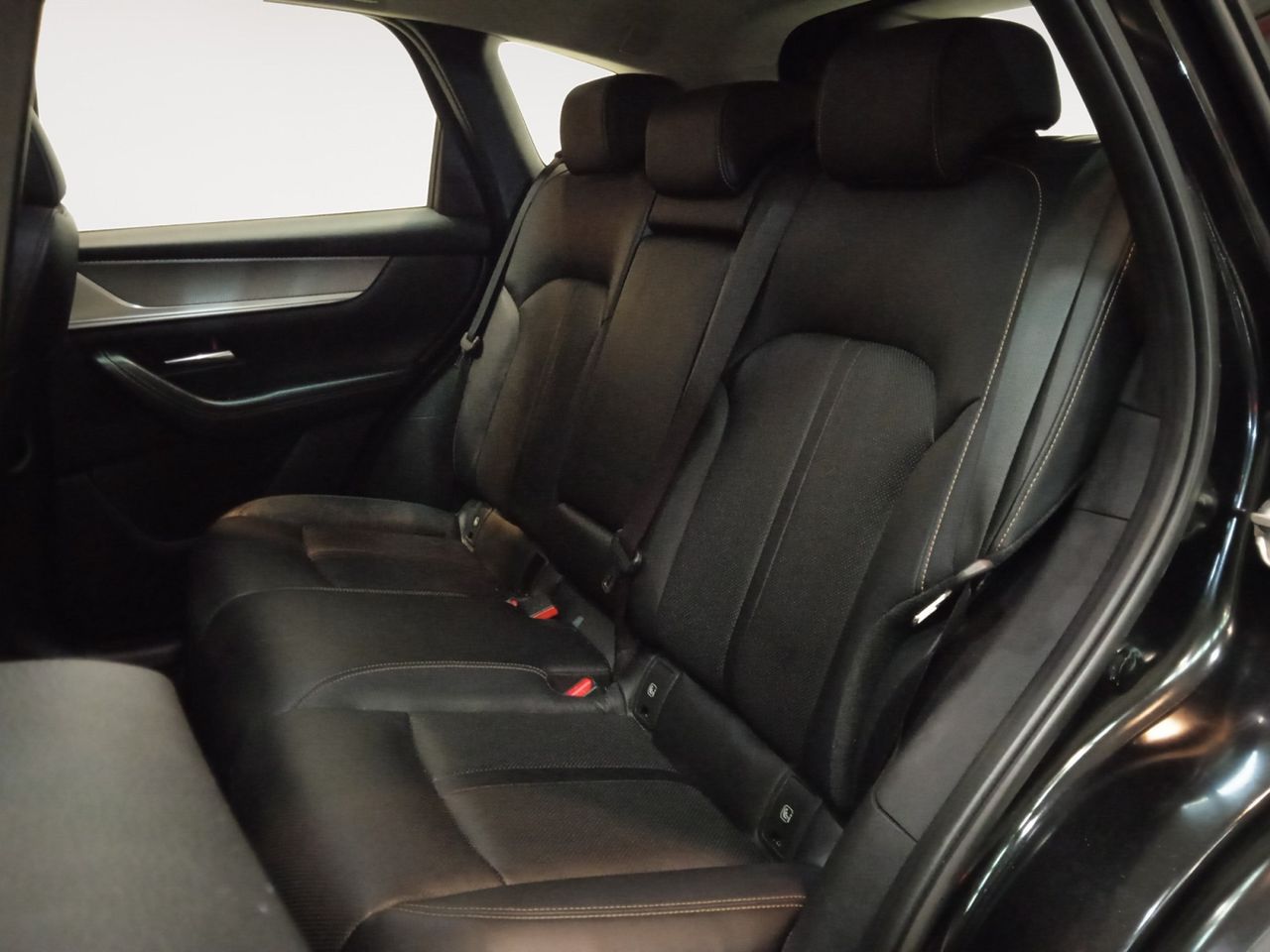 Foto Mazda CX-60 9