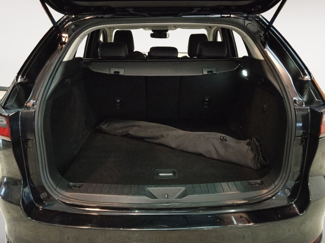 Foto Mazda CX-60 11