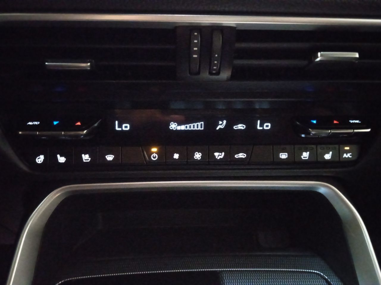 Foto Mazda CX-60 18