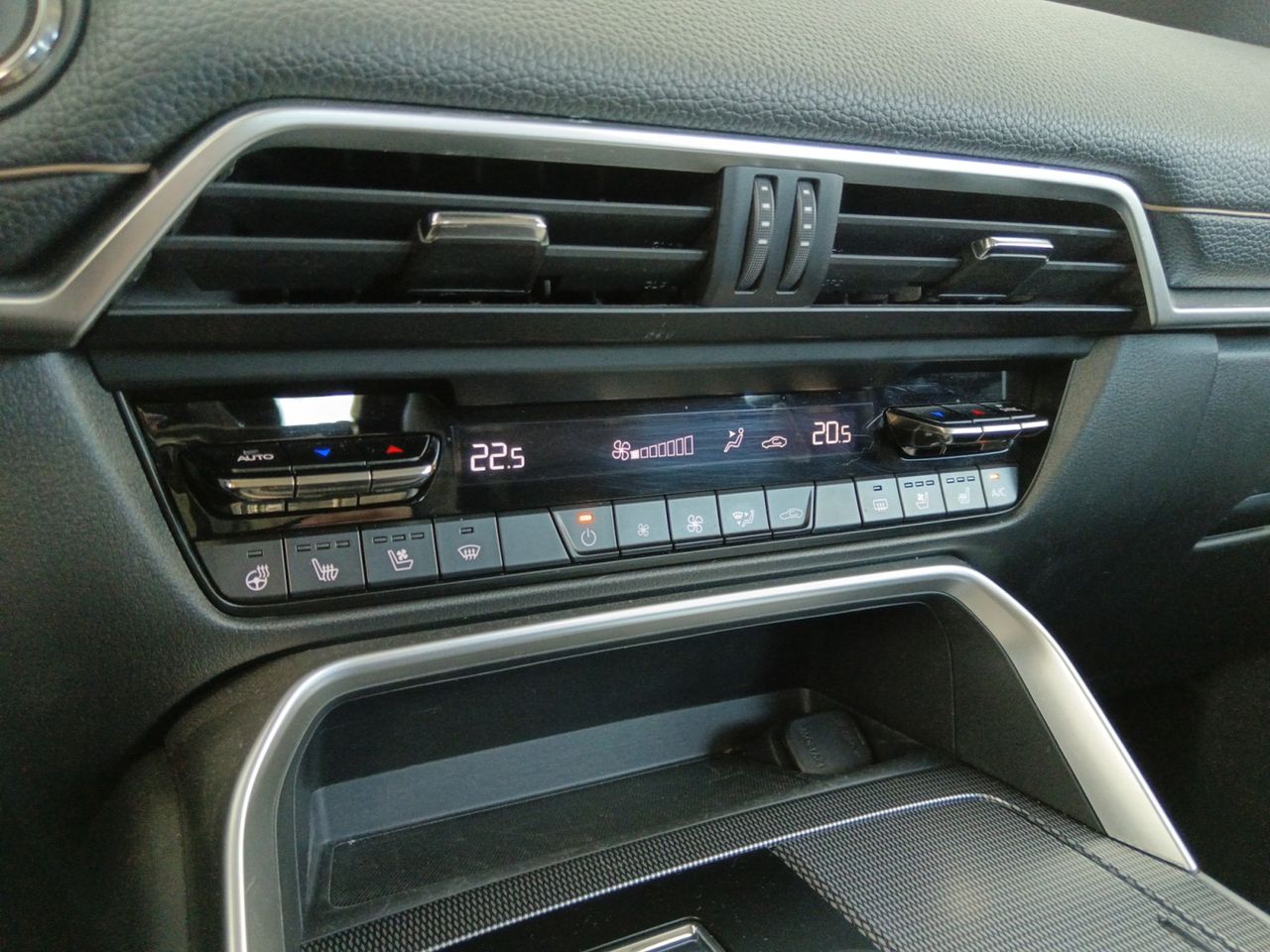Foto Mazda CX-60 20