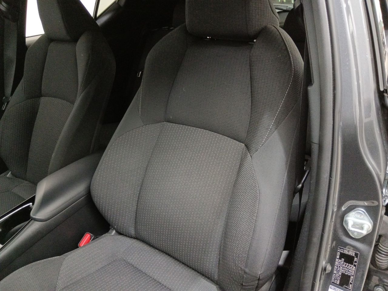 Foto Toyota C-HR 19