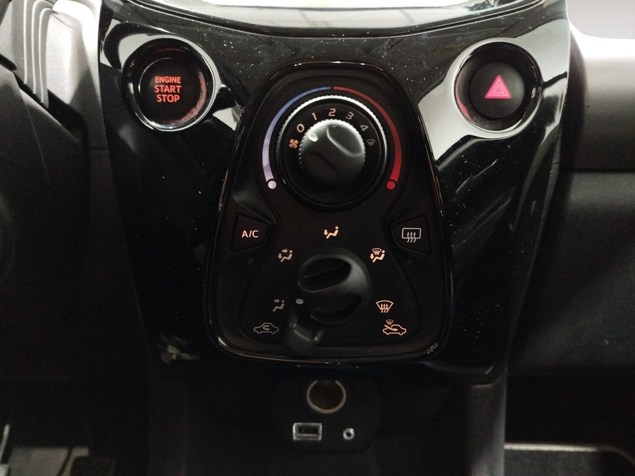 Foto Peugeot 108 14