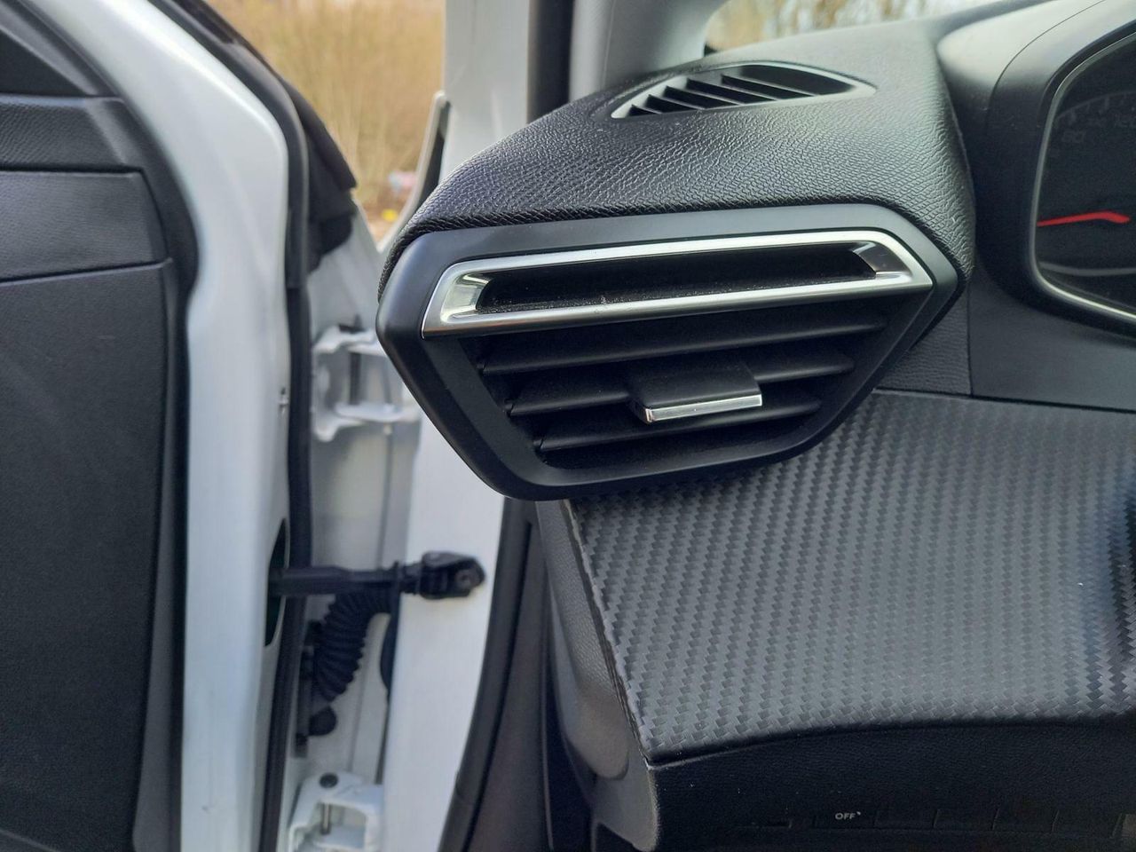 Foto Peugeot 208 12