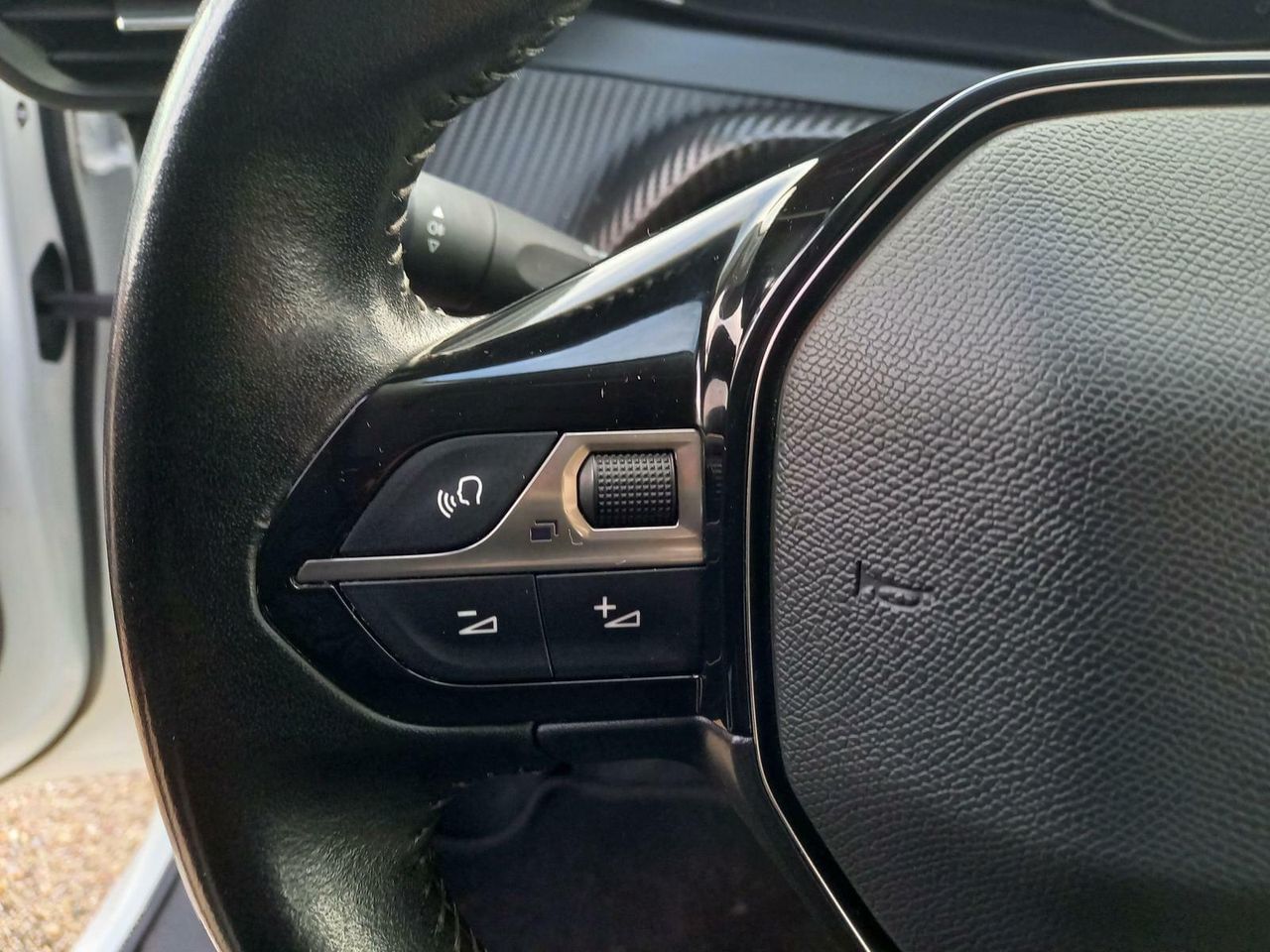 Foto Peugeot 208 13