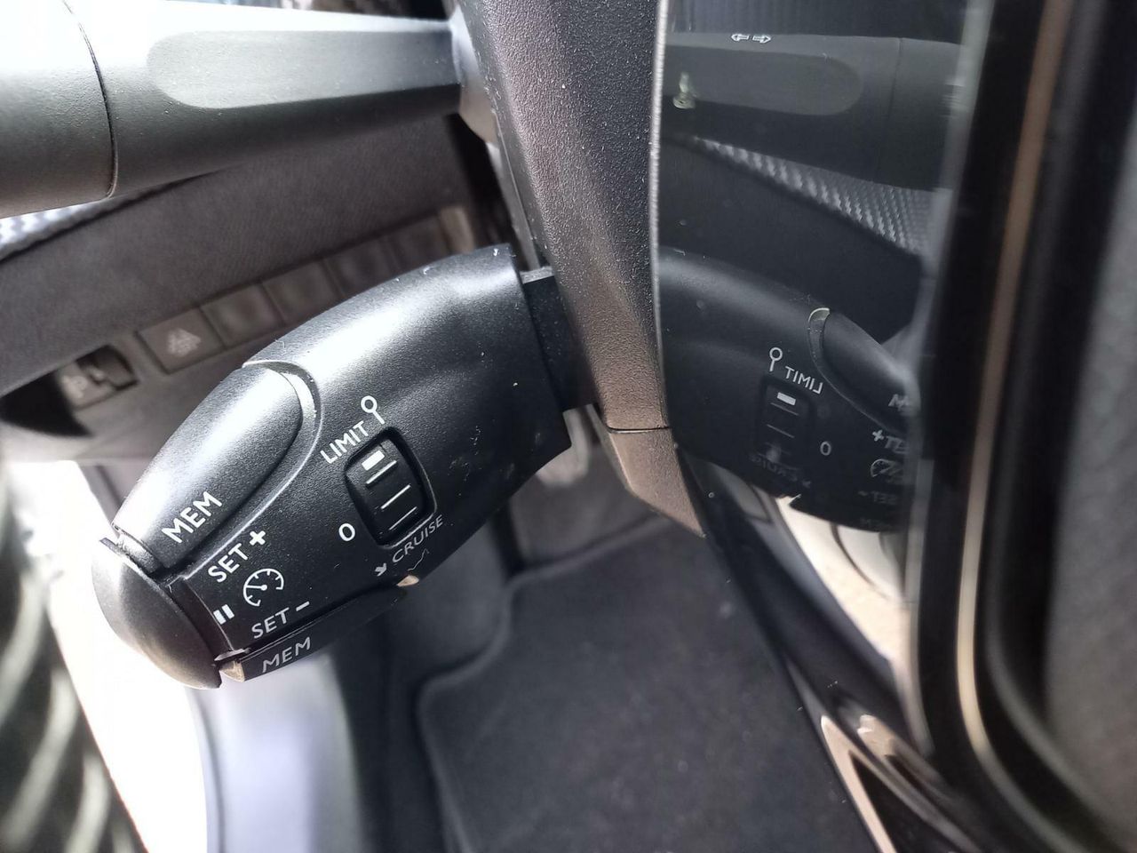 Foto Peugeot 208 19