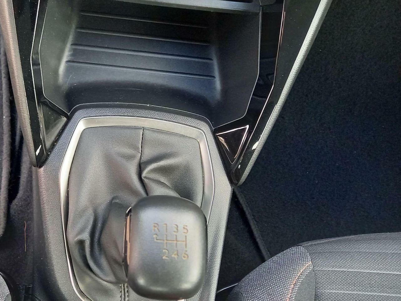 Foto Peugeot 208 22