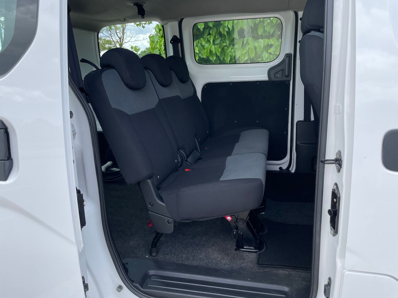 Foto Nissan e-NV200 13