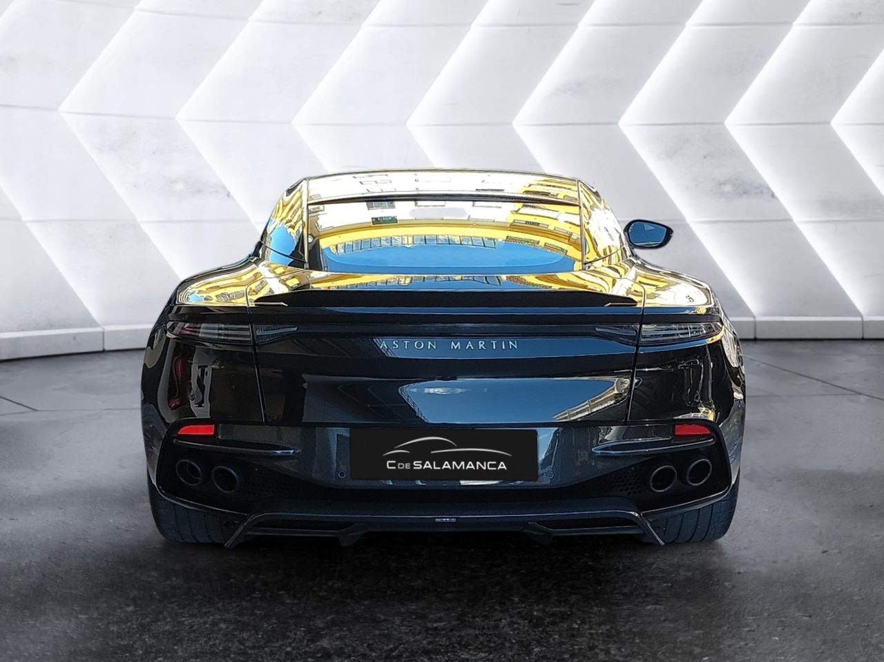 Foto Aston martin DBS 6