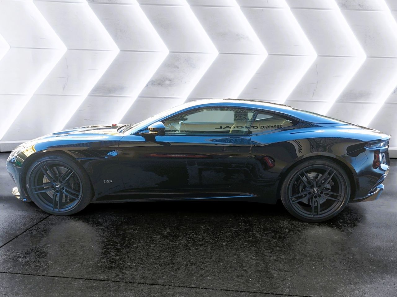 Foto Aston martin DBS 7
