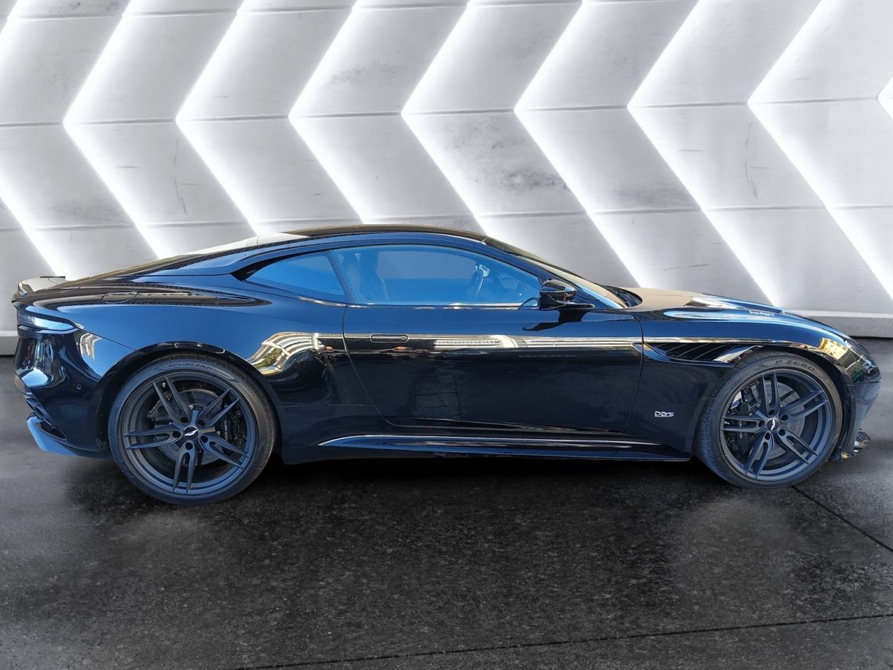 Foto Aston martin DBS 8